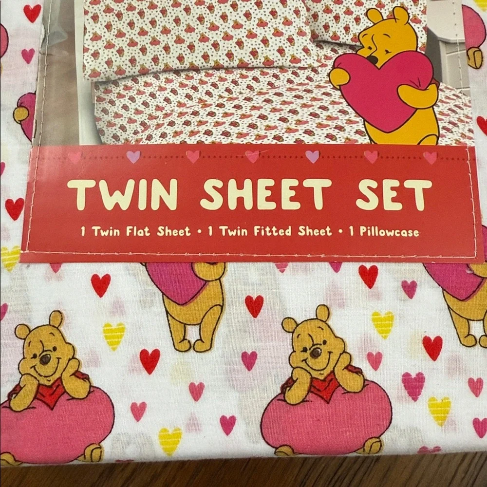 Disney Winnie the Pooh Heart Pattern Twin Sheet Set. 100% Cotton.